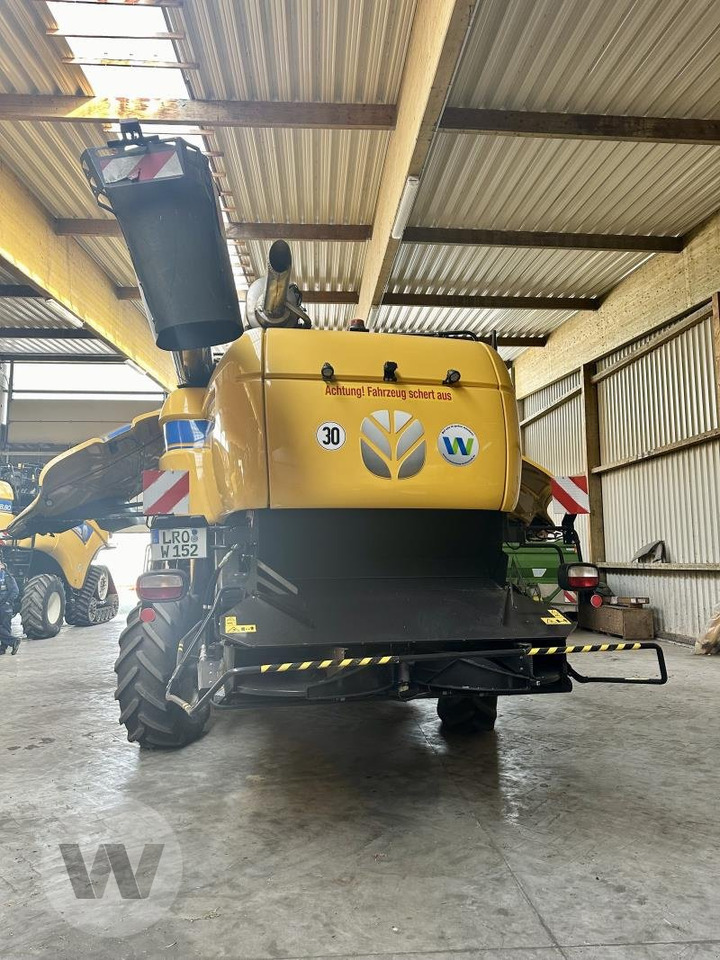 Combine harvester New Holland CX 8.90: picture 7