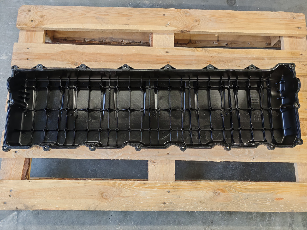 MAN TGX TGS EURO 6 / D2676 / ENGINE COVER / 51034016033 - Engine and parts: picture 3 MAN TGX TGS EURO 6 / D2676 / ENGINE COVER / 51034016033 - Engine and parts: picture 3