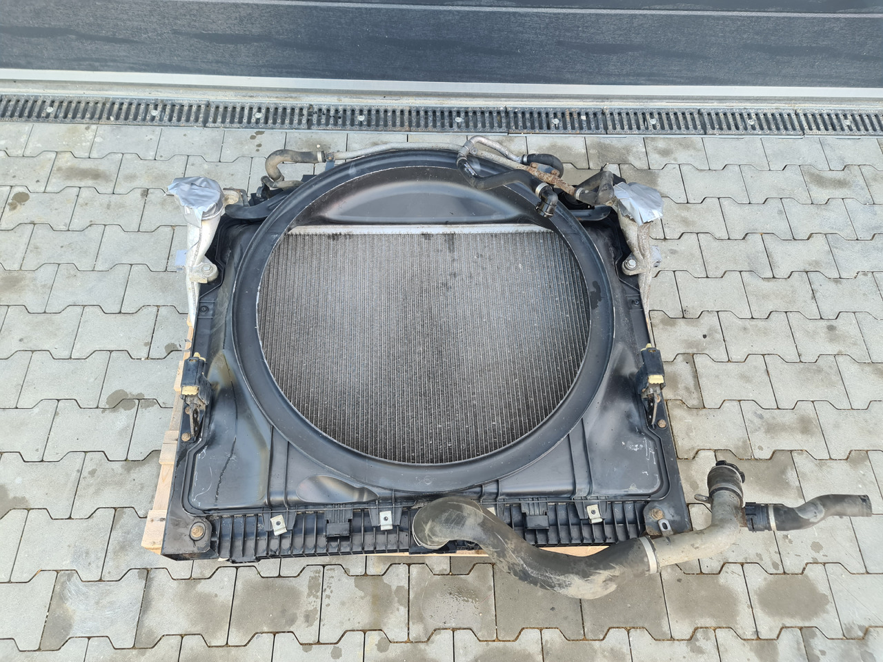 MERCEDES ATEGO ANTOS / EURO 6 / COOLER SET / INTERCOOLER / WATER COOLER / WORLDWIDE DELIVERY - Radiator: picture 1 MERCEDES ATEGO ANTOS / EURO 6 / COOLER SET / INTERCOOLER / WATER COOLER / WORLDWIDE DELIVERY - Radiator: picture 1