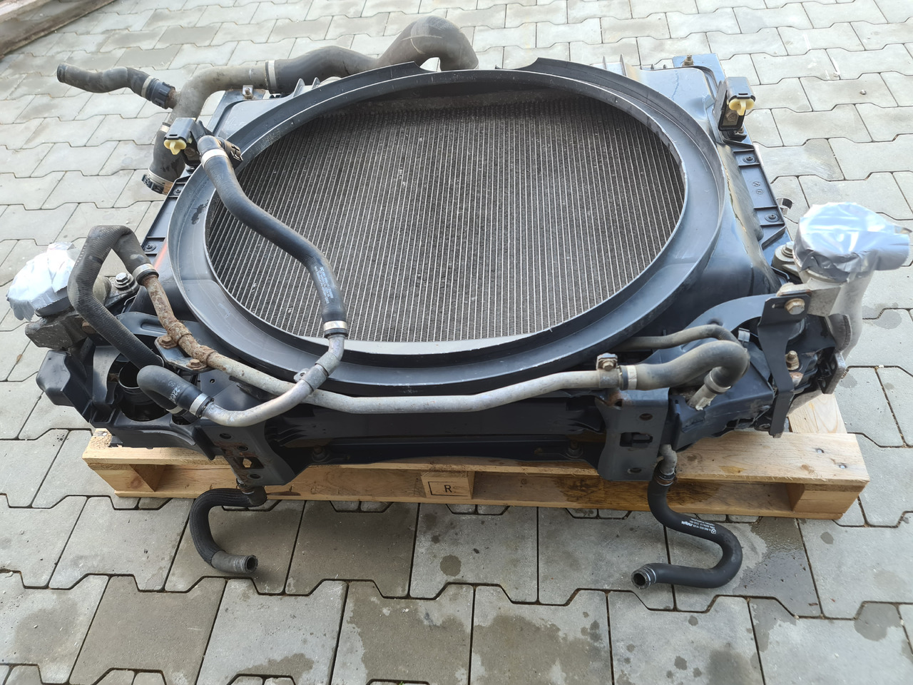 MERCEDES ATEGO ANTOS / EURO 6 / COOLER SET / INTERCOOLER / WATER COOLER / WORLDWIDE DELIVERY - Radiator: picture 2 MERCEDES ATEGO ANTOS / EURO 6 / COOLER SET / INTERCOOLER / WATER COOLER / WORLDWIDE DELIVERY - Radiator: picture 2