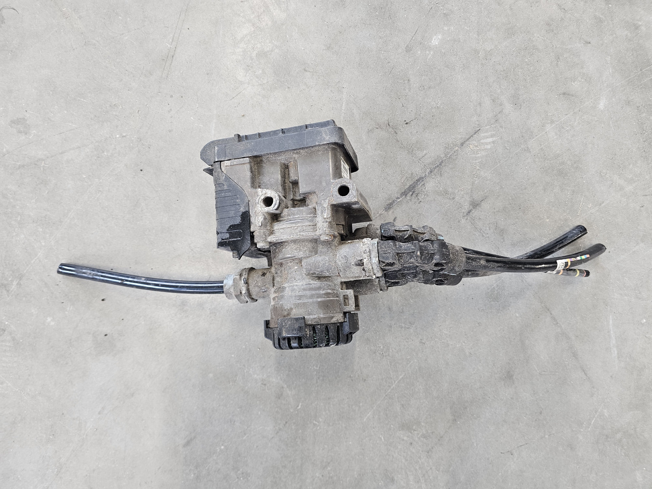VOLVO FH4 FM4 EURO 6 / EBS VALVE FRONT / 22225550 - Brake valve: picture 3 VOLVO FH4 FM4 EURO 6 / EBS VALVE FRONT / 22225550 - Brake valve: picture 3