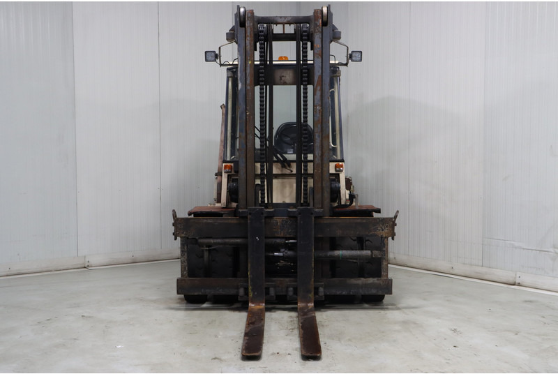 Nissan VF05H70U - Diesel forklift: picture 3 Nissan VF05H70U - Diesel forklift: picture 3