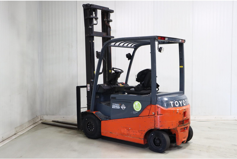 Toyota 8FBMT25 - Electric forklift: picture 4 Toyota 8FBMT25 - Electric forklift: picture 4