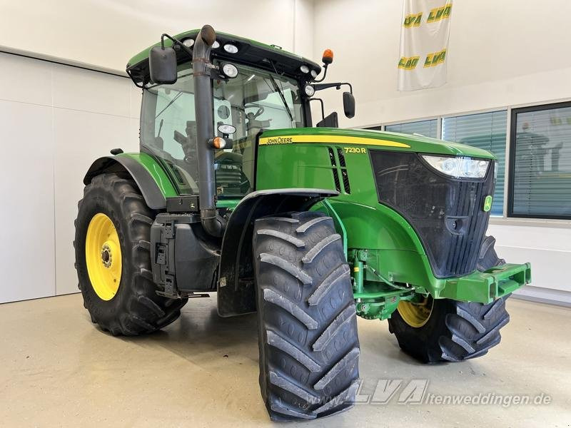 John Deere 7230R - Farm tractor: picture 2 John Deere 7230R - Farm tractor: picture 2