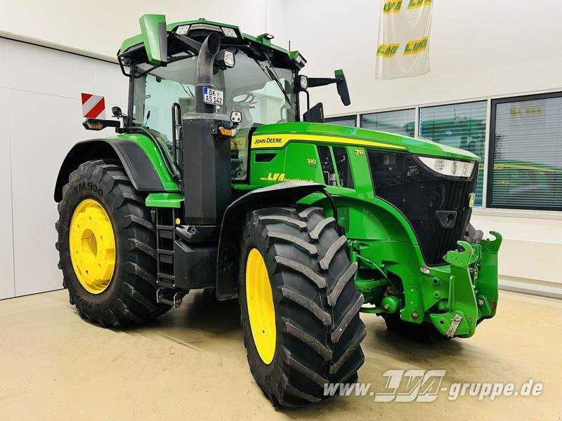 John Deere 7R 310 - Farm tractor: picture 2 John Deere 7R 310 - Farm tractor: picture 2