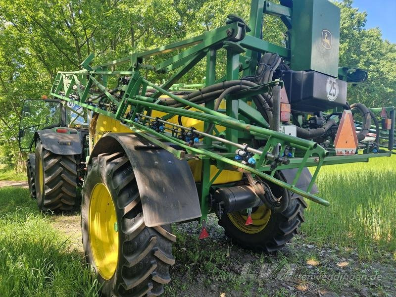 John Deere M740i - Trailed sprayer: picture 4 John Deere M740i - Trailed sprayer: picture 4