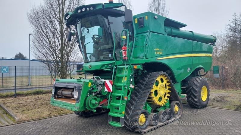 John Deere S790 - Combine harvester: picture 1 John Deere S790 - Combine harvester: picture 1