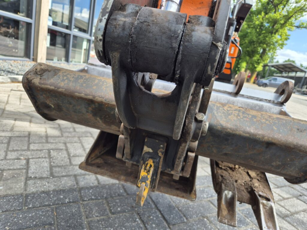 Mini excavator DOOSAN DX10Z: picture 11