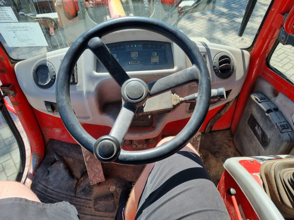 Wheel loader KOMATSU WA70-5: picture 11