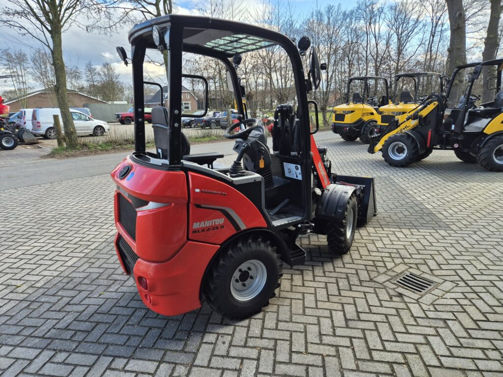 MANITOU MLA 2-25H miniloader - Compact loader: picture 3 MANITOU MLA 2-25H miniloader - Compact loader: picture 3