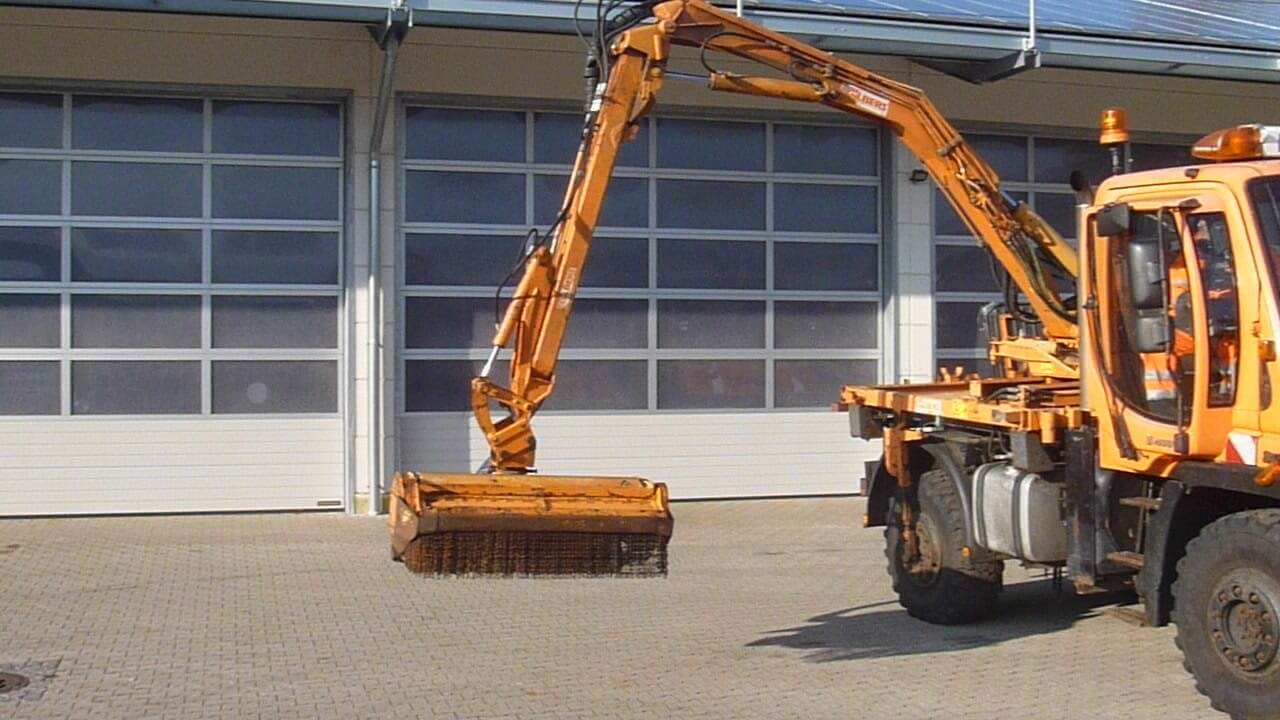 Unimog Aufbaumulcher Gilbers U400ST06EMP - Boom mower: picture 2 Unimog Aufbaumulcher Gilbers U400ST06EMP - Boom mower: picture 2