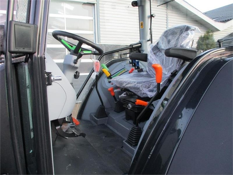 Deutz-fahr Agrofarm 115G with 30F+30R Hi-Lo and CreepGea - Farm tractor: picture 4 Deutz-fahr Agrofarm 115G with 30F+30R Hi-Lo and CreepGea - Farm tractor: picture 4