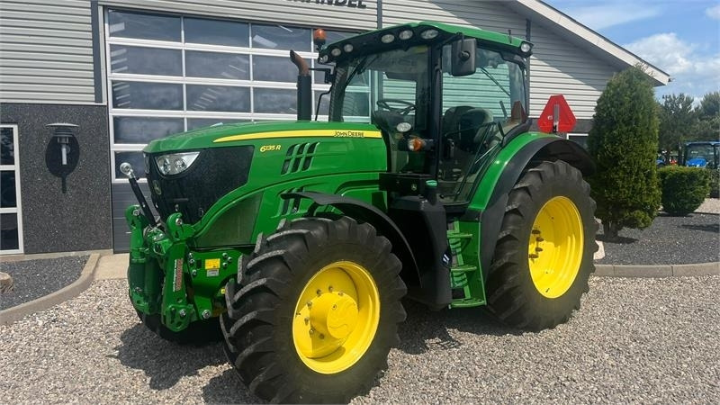John Deere 6135R Krybegear, frontlift, TLS Affjedret foraksel - Farm tractor: picture 2 John Deere 6135R Krybegear, frontlift, TLS Affjedret foraksel - Farm tractor: picture 2