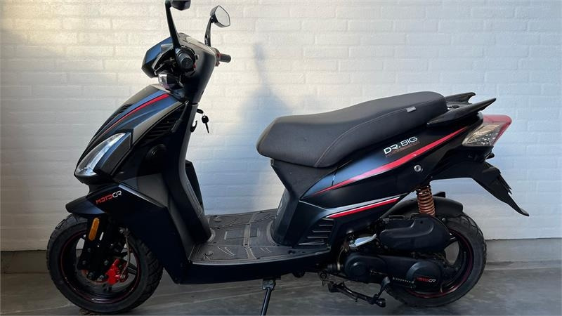 - - - Knallert 30 DR.BIG 30 - Car: picture 1 - - - Knallert 30 DR.BIG 30 - Car: picture 1