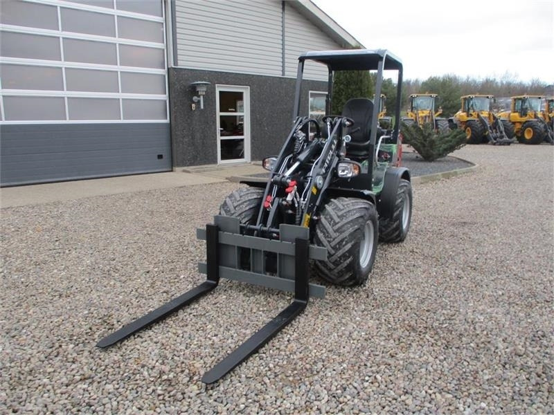 Wheel loader Pitbull X24-26V med lyspakke og 400mm hjulmontering.: picture 11