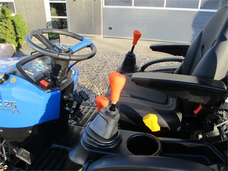 Solis S26 Shuttle XL 9+9 med store brede Turf hjul på ti - Farm tractor: picture 4 Solis S26 Shuttle XL 9+9 med store brede Turf hjul på ti - Farm tractor: picture 4