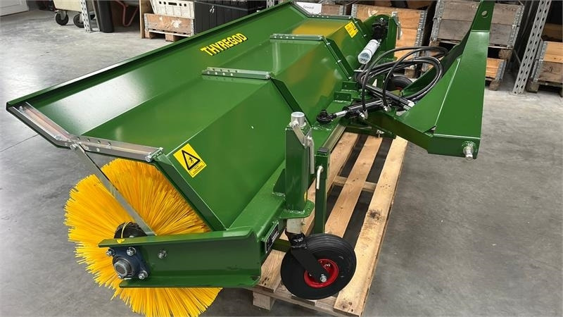 Thyregod TK 2800 med nylon børster og hydraulisk sving. bre - Broom: picture 2 Thyregod TK 2800 med nylon børster og hydraulisk sving. bre - Broom: picture 2