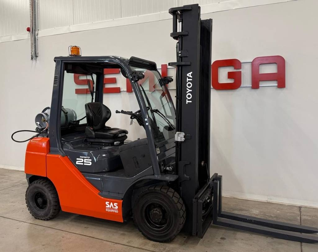 Toyota 10860 - 02-8FGF25 - LPG forklift: picture 1 Toyota 10860 - 02-8FGF25 - LPG forklift: picture 1