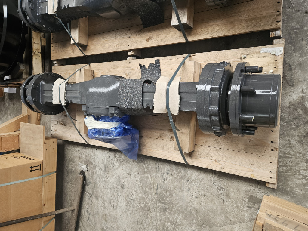 Case 48028549 - 424027 - Front axle for Construction machinery: picture 1 Case 48028549 - 424027 - Front axle for Construction machinery: picture 1