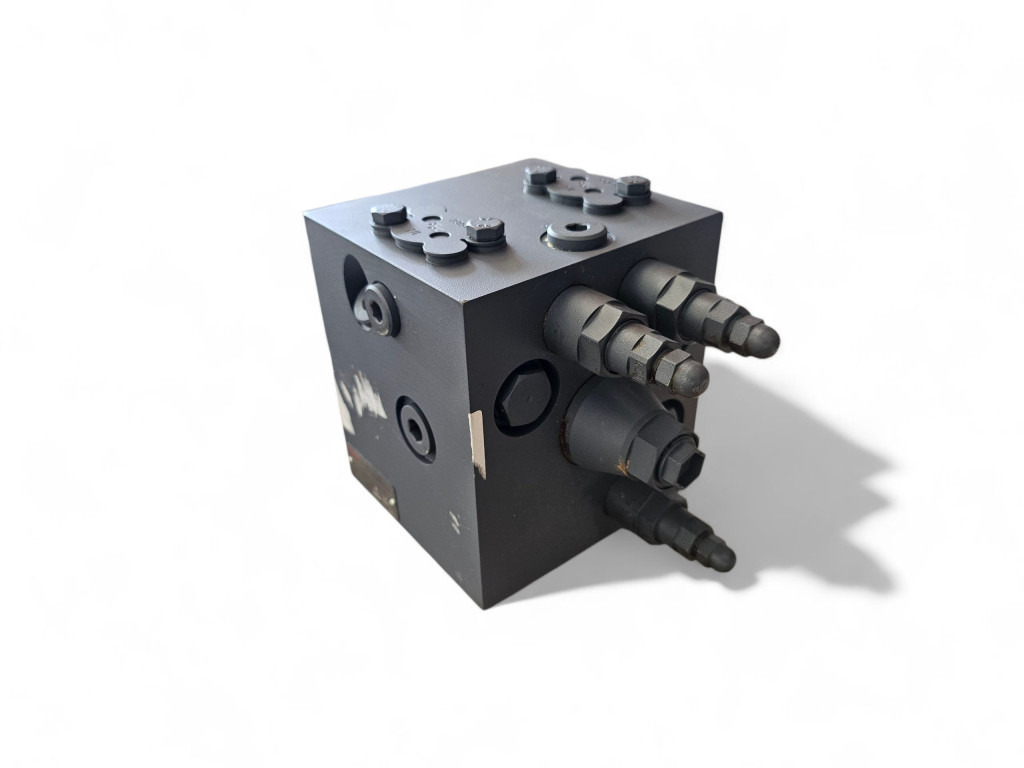 Case ND136679 - Hydraulic valve for Construction machinery: picture 2 Case ND136679 - Hydraulic valve for Construction machinery: picture 2