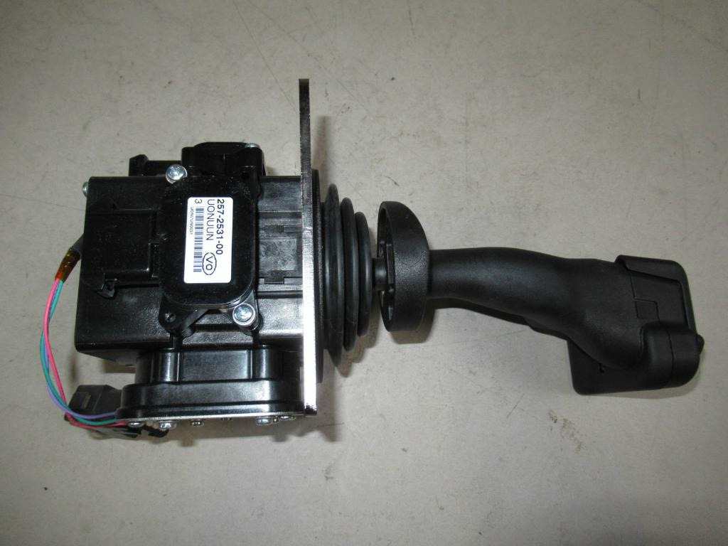 Caterpillar 2268664 - 2136015 - Cab and interior for Construction machinery: picture 4 Caterpillar 2268664 - 2136015 - Cab and interior for Construction machinery: picture 4
