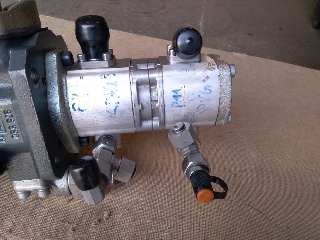 Rexroth 1515800013 - - Steering pump for Construction machinery: picture 1 Rexroth 1515800013 - - Steering pump for Construction machinery: picture 1