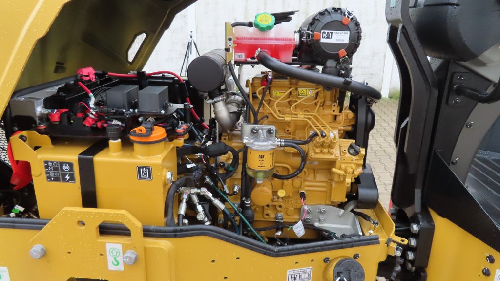 Road roller Caterpillar CB 2.5 GC: picture 10