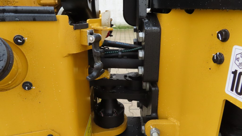 Road roller Caterpillar CB 2.5 GC: picture 11