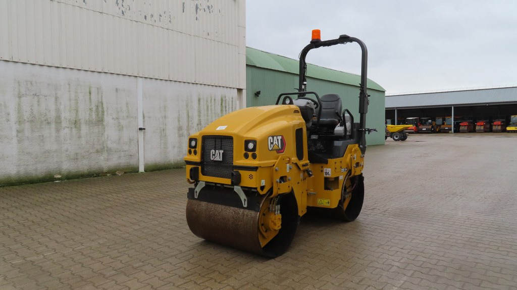 Road roller Caterpillar CB 2.5 GC: picture 6
