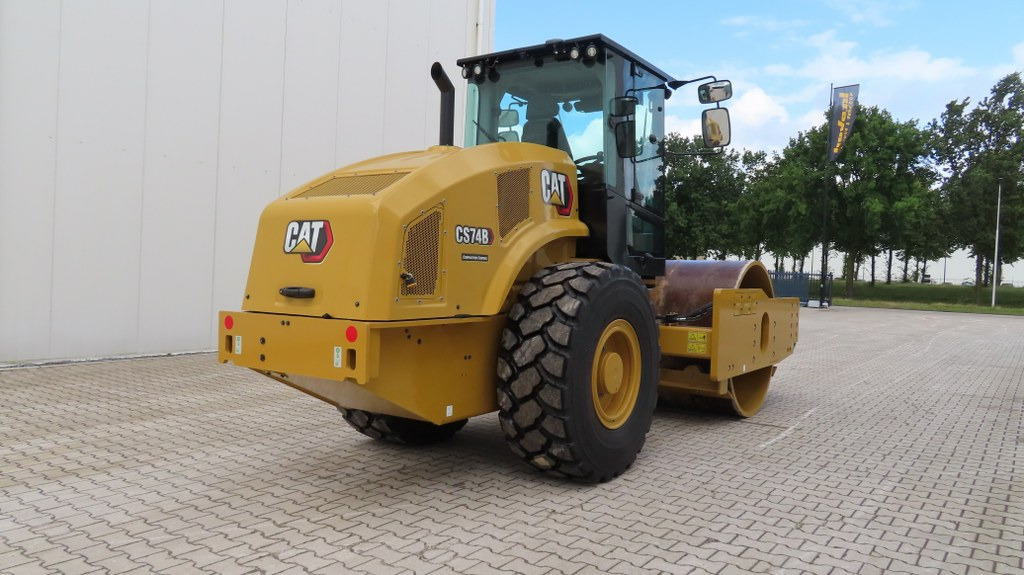 Caterpillar CS 74 B - Compactor: picture 2 Caterpillar CS 74 B - Compactor: picture 2