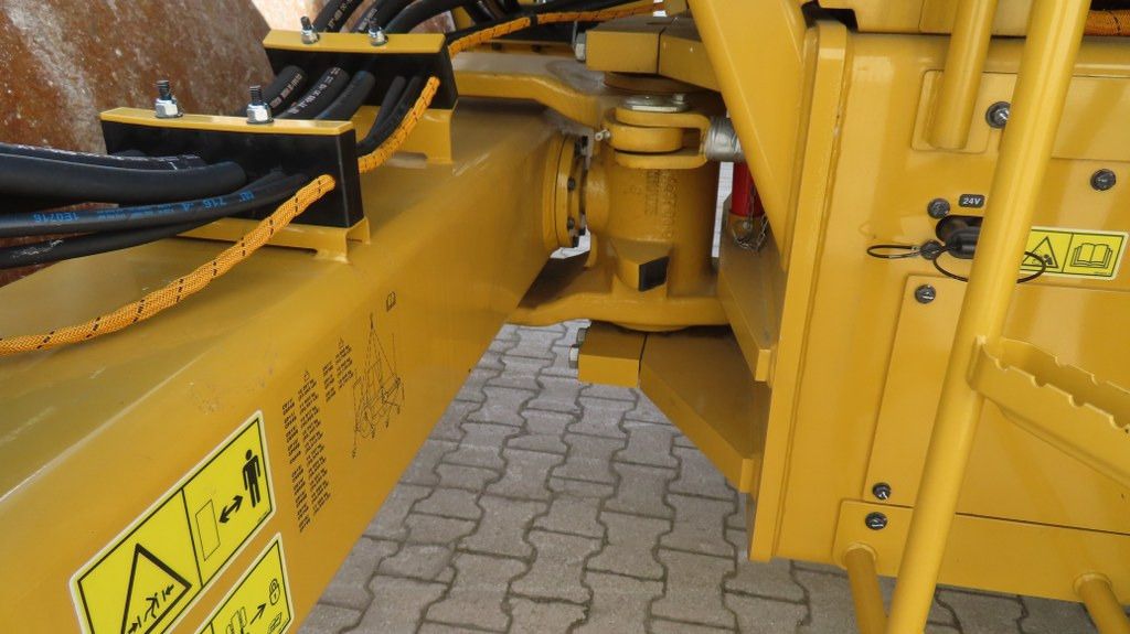 Compactor Caterpillar CS13: picture 15