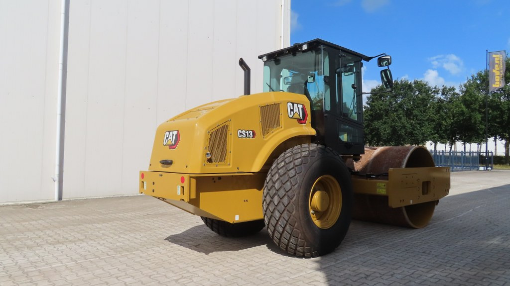 Caterpillar CS66B - Compactor: picture 2 Caterpillar CS66B - Compactor: picture 2