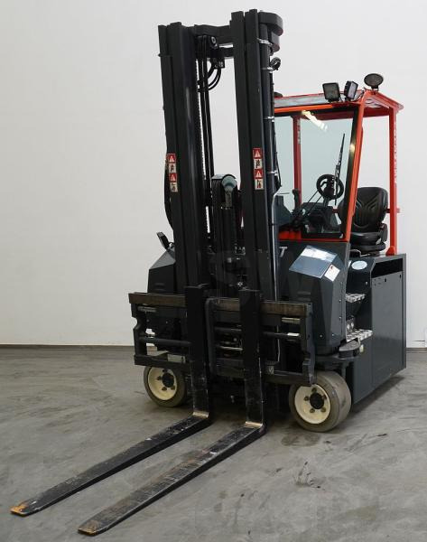 Combilift CBE3000 - 4-way reach truck: picture 1 Combilift CBE3000 - 4-way reach truck: picture 1