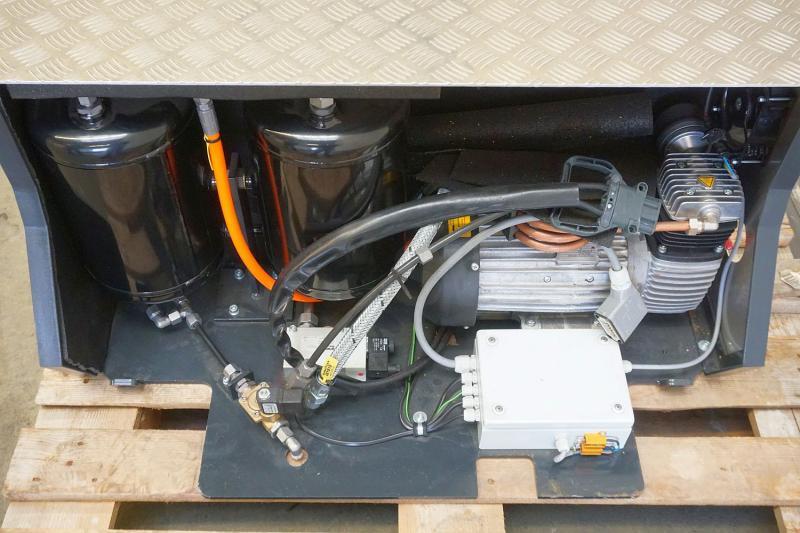 LINDE Kompressor für Druckluftbremsanlage Linde P 80 - Air brake compressor for Tow tractor: picture 2 LINDE Kompressor für Druckluftbremsanlage Linde P 80 - Air brake compressor for Tow tractor: picture 2