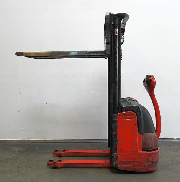 Linde L 10 379 - Stacker: picture 3 Linde L 10 379 - Stacker: picture 3
