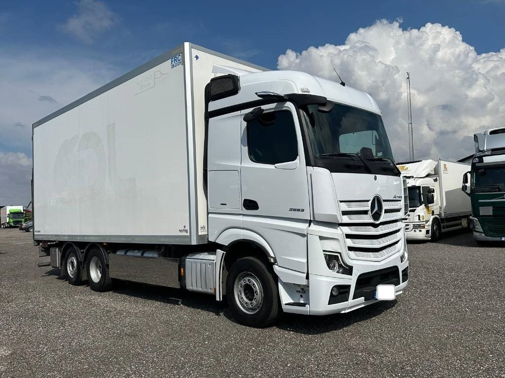 Mercedes-Benz Actros 2553 serie 7795 - Refrigerator truck: picture 2 Mercedes-Benz Actros 2553 serie 7795 - Refrigerator truck: picture 2