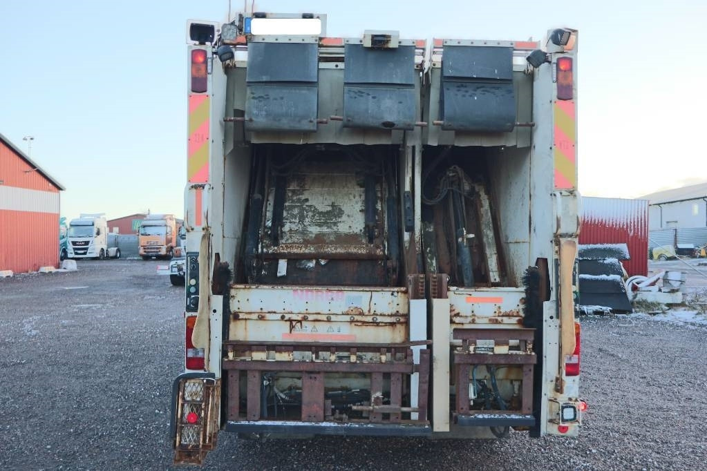 Scania P94DB4X2LA230 Serie 4967 - Garbage truck: picture 5 Scania P94DB4X2LA230 Serie 4967 - Garbage truck: picture 5