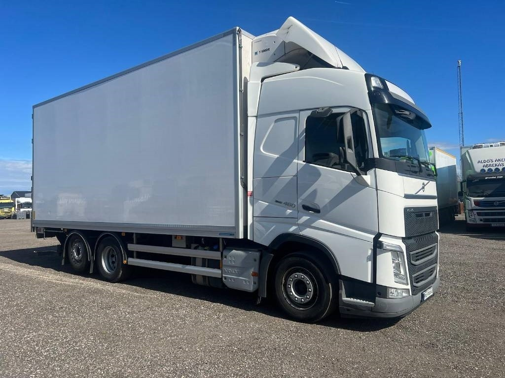 Volvo FH460 serie 0826 - Refrigerator truck: picture 2 Volvo FH460 serie 0826 - Refrigerator truck: picture 2