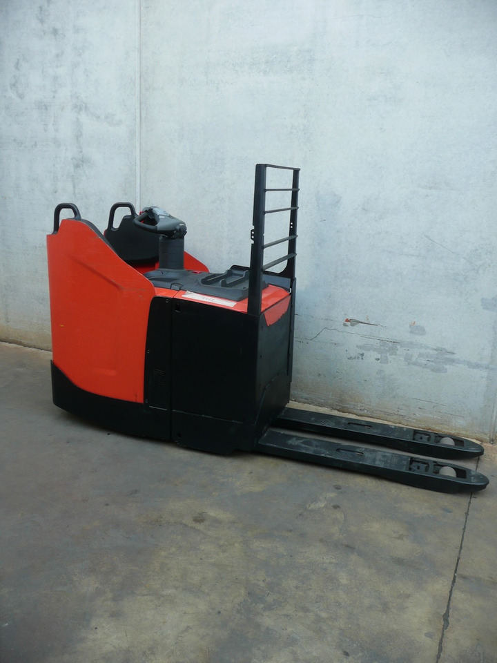 BT LPE 220 - Pallet truck: picture 4 BT LPE 220 - Pallet truck: picture 4