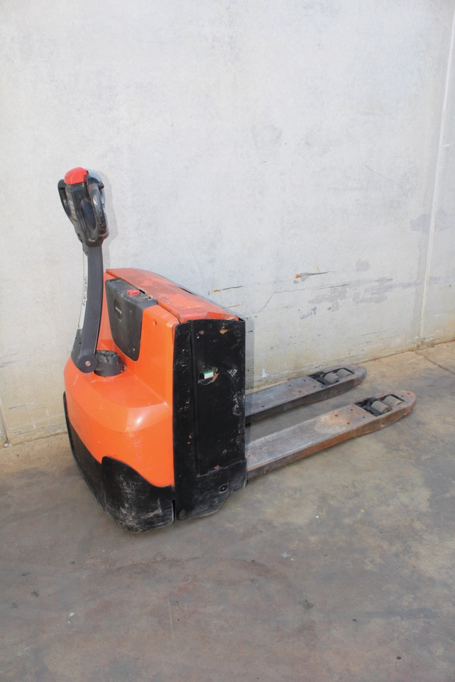 BT LWE 180 - Pallet truck: picture 3 BT LWE 180 - Pallet truck: picture 3