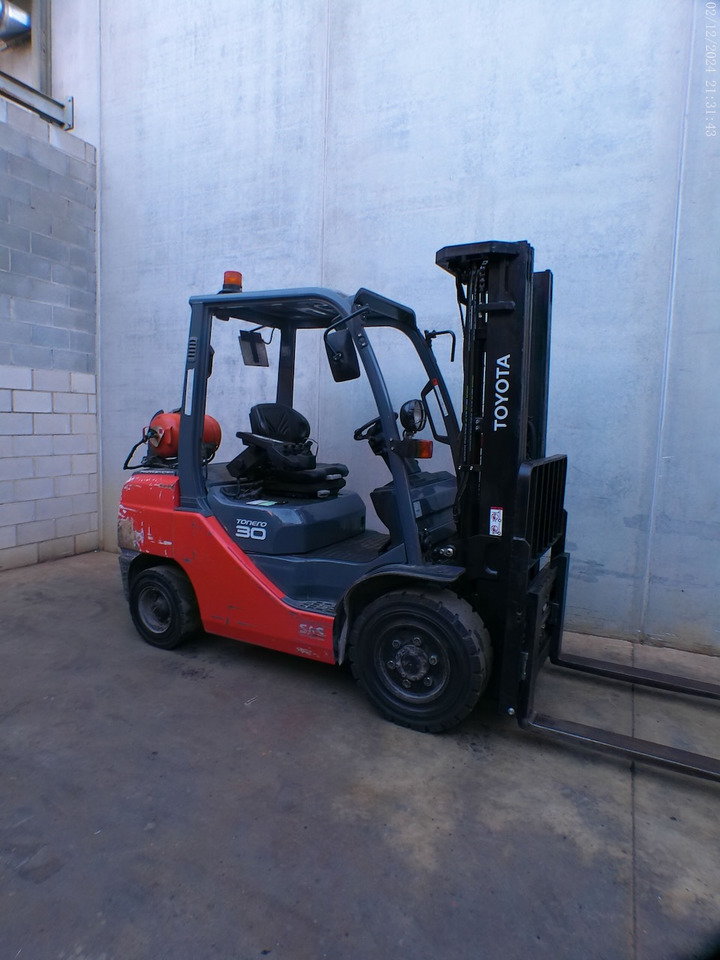 Toyota 02-8FGF30 MATRICULADA - LPG forklift: picture 1 Toyota 02-8FGF30 MATRICULADA - LPG forklift: picture 1