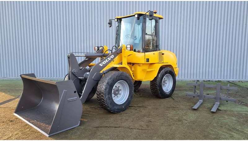 Volvo L30 B, Hjullastare - Wheel loader: picture 1 Volvo L30 B, Hjullastare - Wheel loader: picture 1