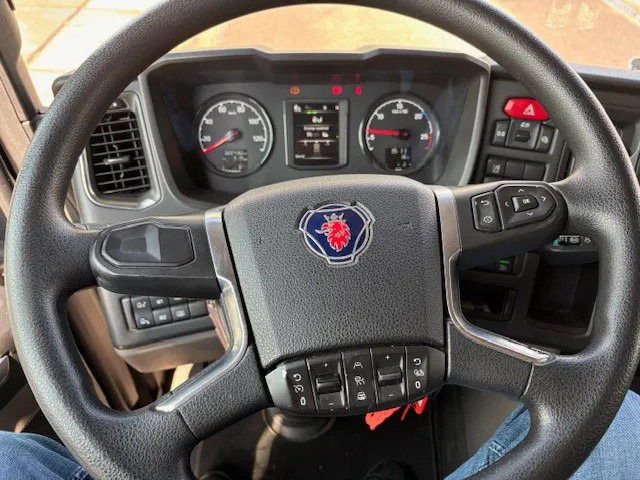 Box truck Scania P280 Closed box taillift 2000 kg Fuel CNG ADR 2 units in stock: picture 13 Box truck Scania P280 Closed box taillift 2000 kg Fuel CNG ADR 2 units in stock: picture 13