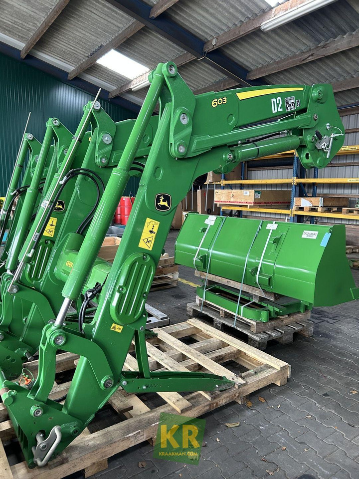 603R John Deere - Front loader for tractor: picture 2 603R John Deere - Front loader for tractor: picture 2