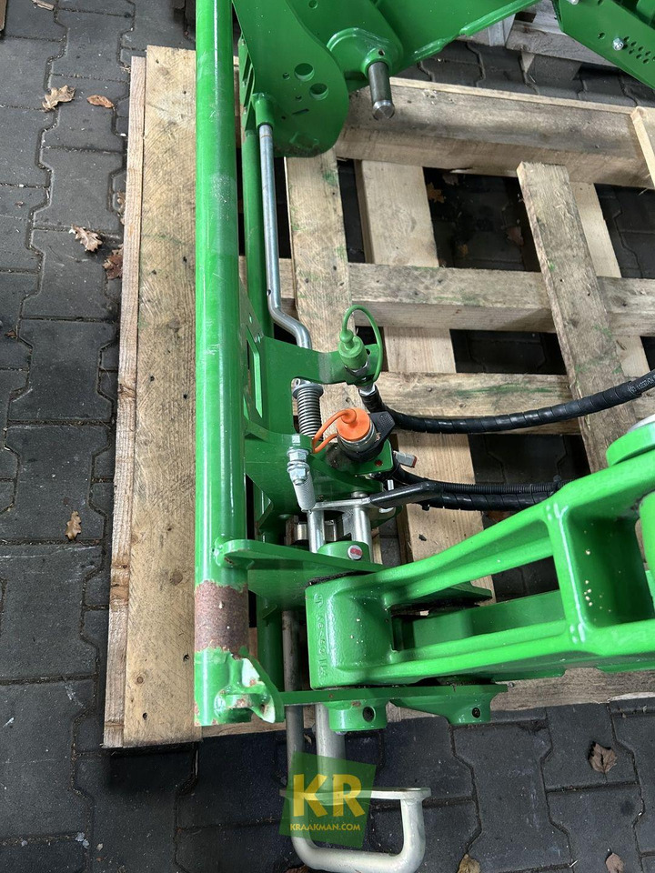 603R John Deere - Front loader for tractor: picture 3 603R John Deere - Front loader for tractor: picture 3