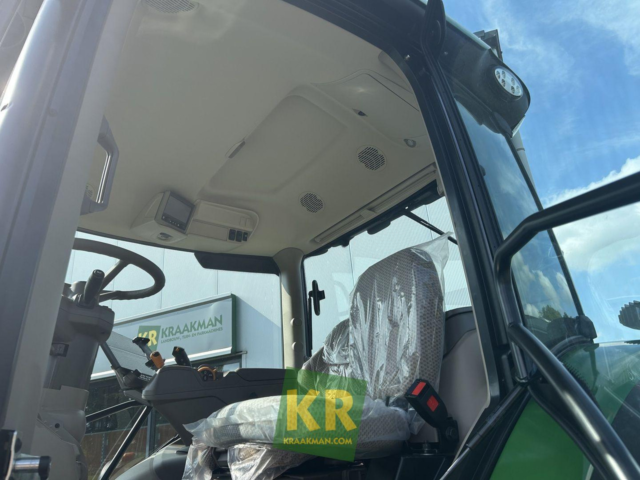 New Farm tractor 6R 150 John Deere: picture 6