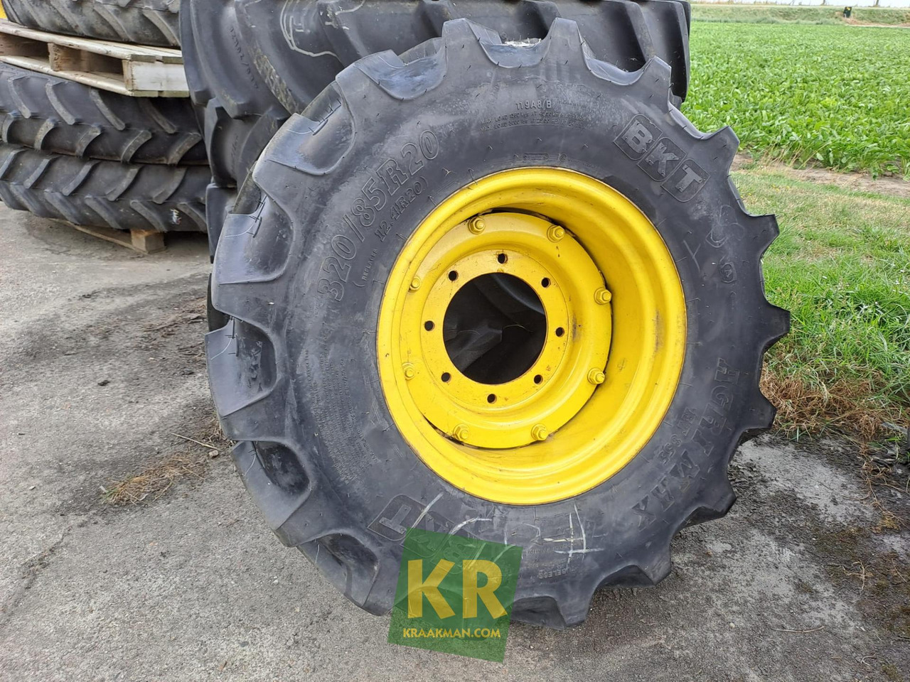 BKT 320/85R20 855 - Wheel and tire package for Agricultural machinery: picture 3 BKT 320/85R20 855 - Wheel and tire package for Agricultural machinery: picture 3