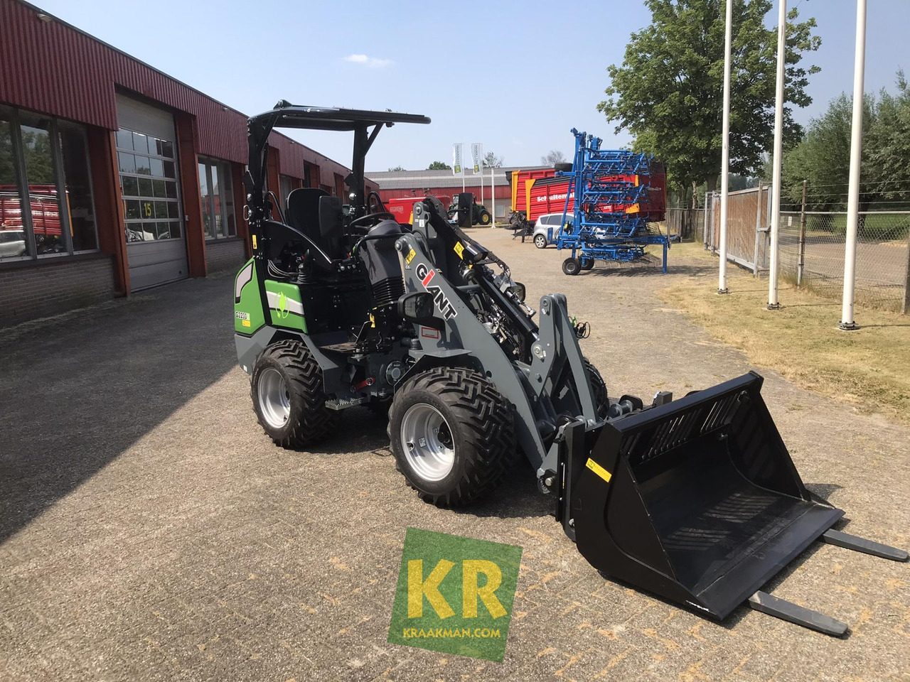 G2200E Giant - Compact loader: picture 2 G2200E Giant - Compact loader: picture 2
