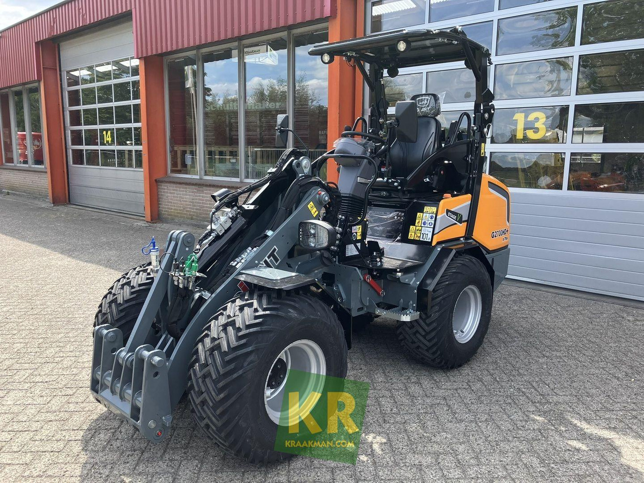 G2700 X-tra HD+ Giant - Compact loader: picture 1 G2700 X-tra HD+ Giant - Compact loader: picture 1