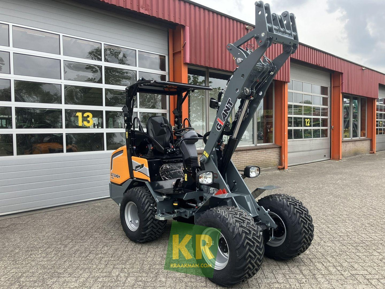 G2700 X-tra HD+ Giant - Compact loader: picture 3 G2700 X-tra HD+ Giant - Compact loader: picture 3